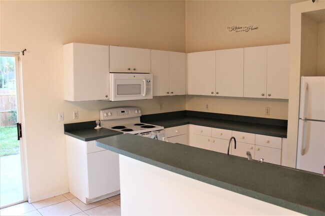 Foto del edificio - 3 Bedroom, 2 Bath Home Near Chickasaw Rd!