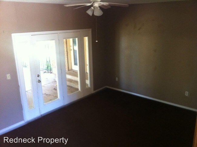 Building Photo - 3605 Overland Dr
