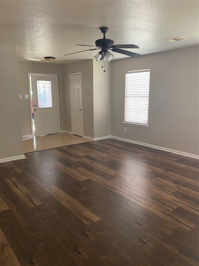 Foto del edificio - 6614 Providence View Ln