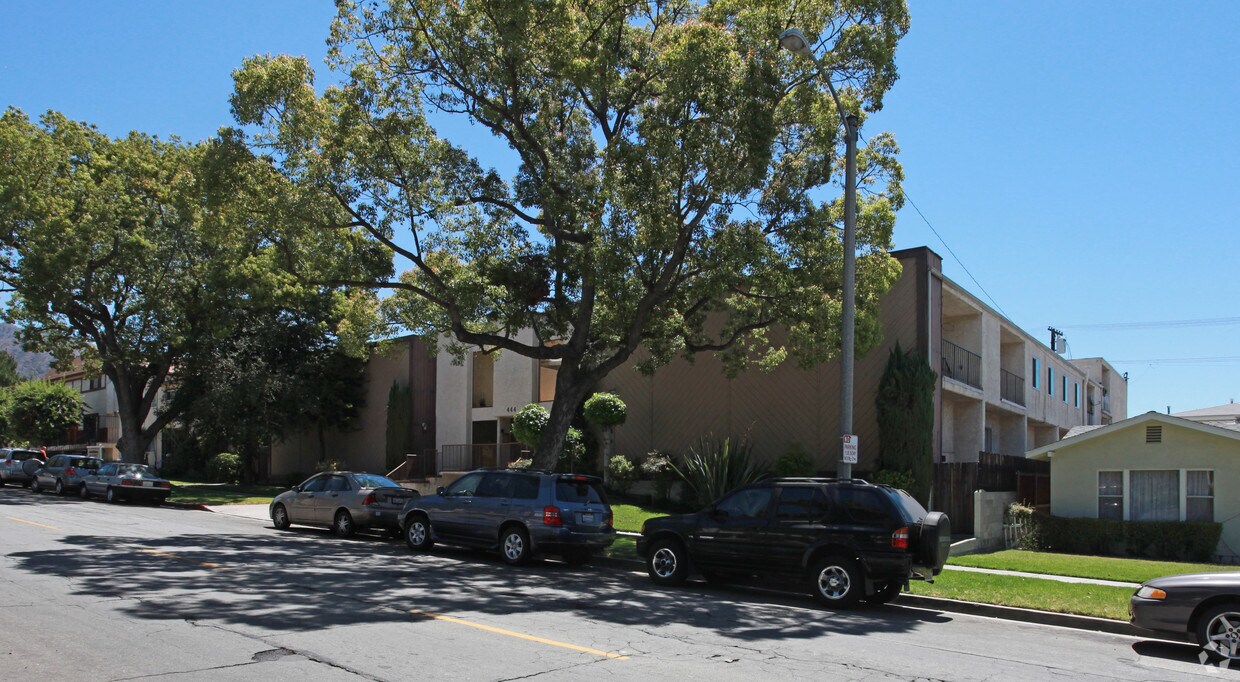 Building Photo - 444 E Verdugo Ave