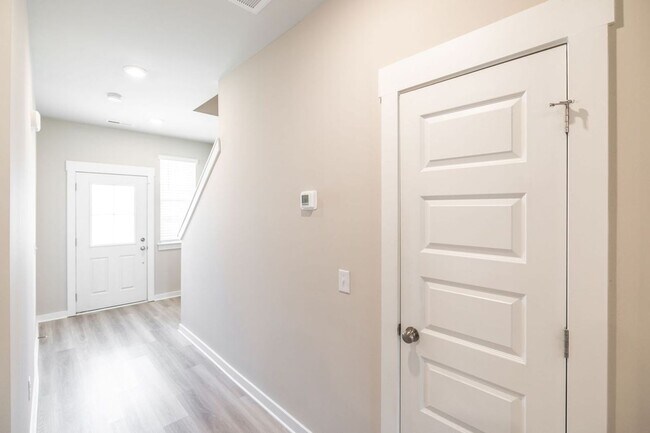 Foto del edificio - AVAILABLE NOW in Foxland Crossing