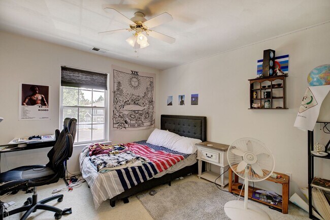 Foto del edificio - Call Sabrina Thomas Office at 757-767-0767 for more information