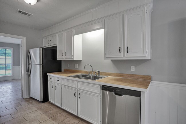 Building Photo - Beautiful Home for Lease!