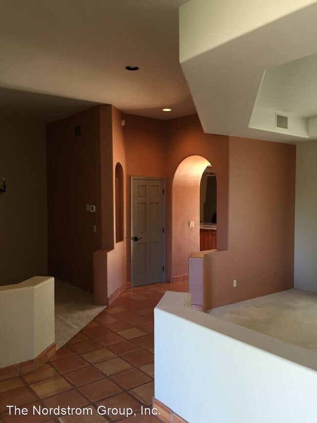 Building Photo - 4 br, 2.5 bath House - 1241 E Paseo Del Zorro