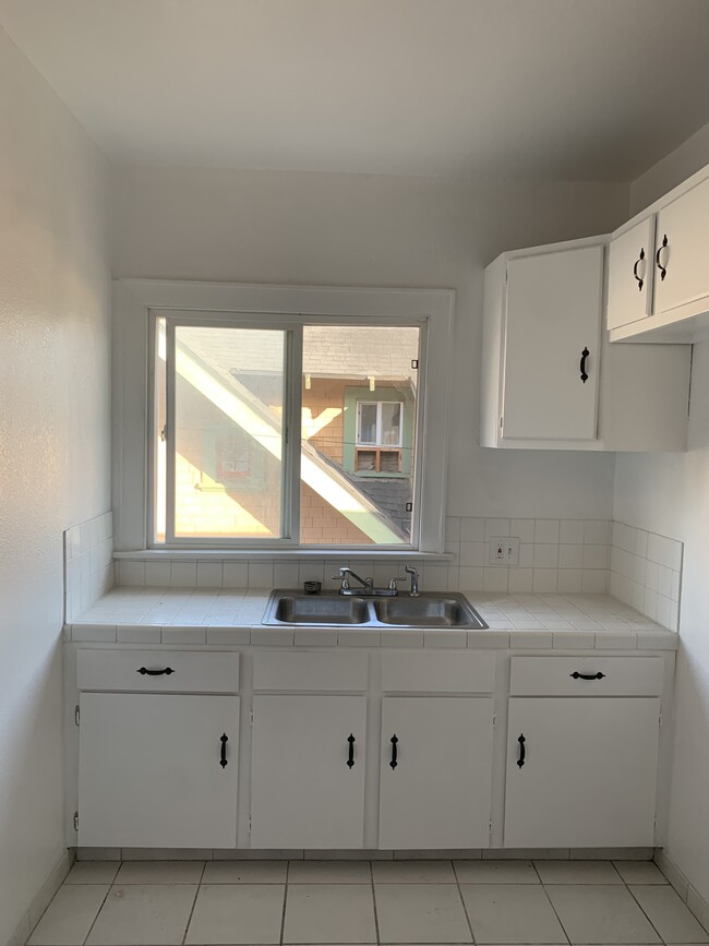 KITCHEN - 2418 W 23rd St