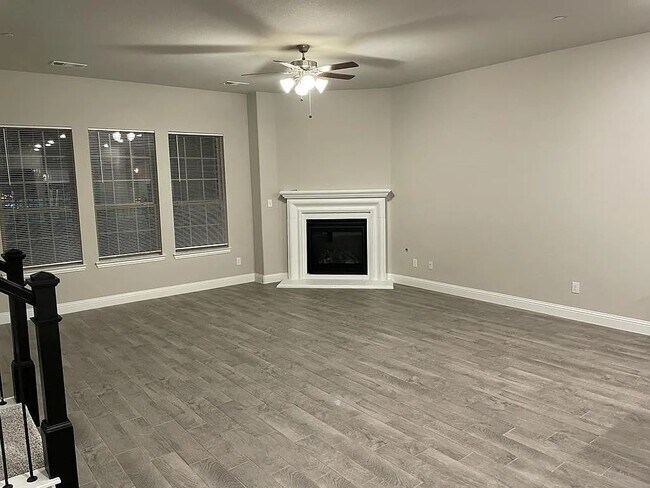 Building Photo - 207 Suma Dr