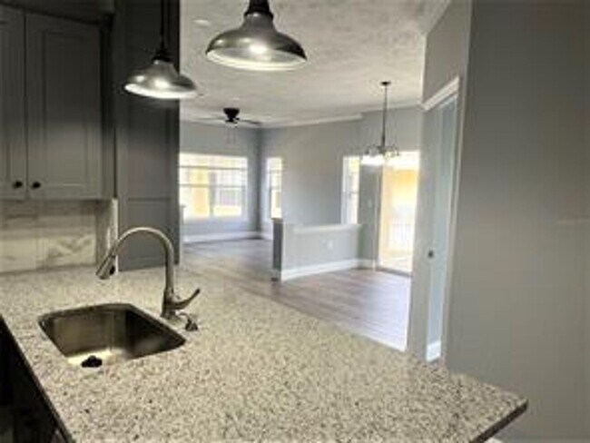 Building Photo - 3 Bedroom / 2 Bath Condo in Sanford!