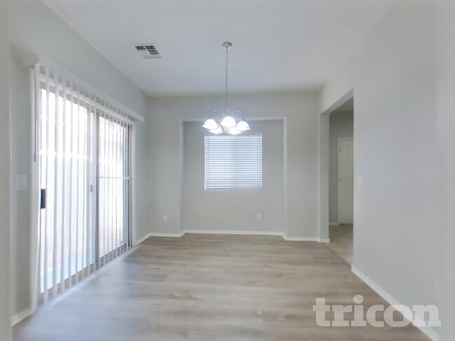 Foto del edificio - 14953 N 142nd Dr.