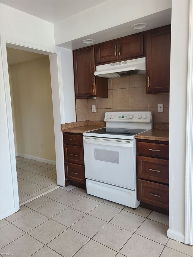Foto del edificio - 3 br, 2.5 bath Townhome - 884 Riverbend Rd
