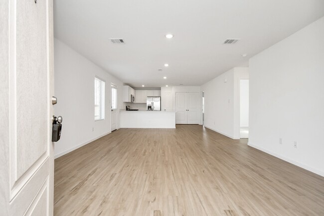 Building Photo - 1615 Windrose Bnd