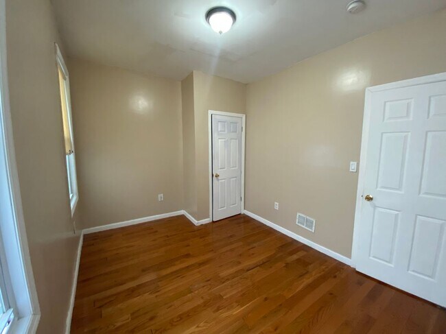 Foto del edificio - 186 Oakwood Pl