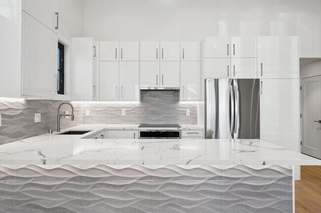 Foto del edificio - Newly Built Home With Loft in Downtown Palo Alto