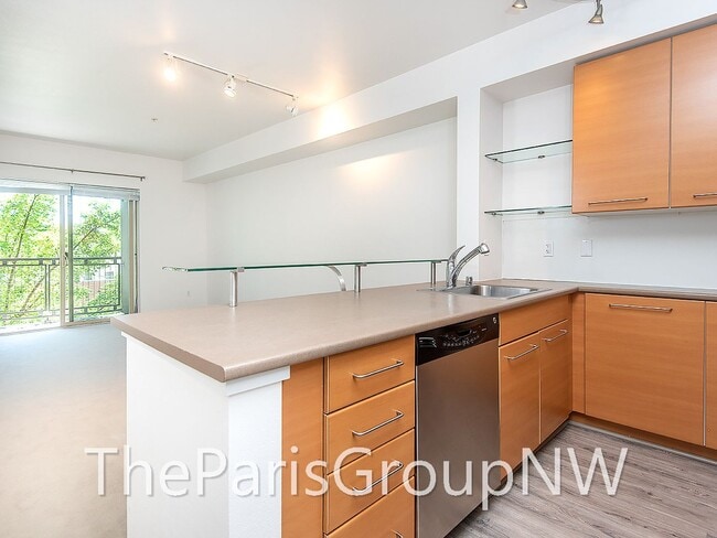 Building Photo - Exceptional 673sf CapHill 1BR+Den * FREE p...