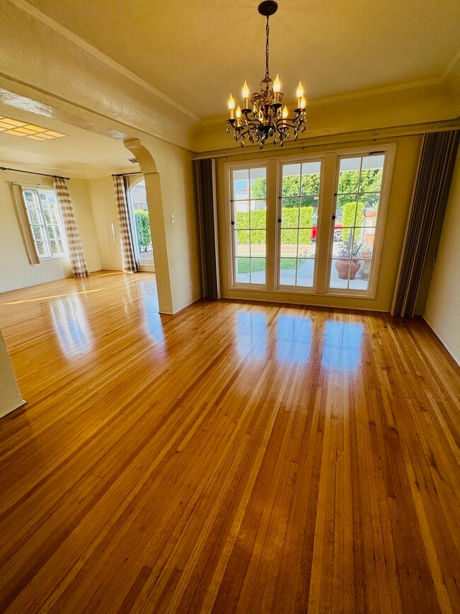 Building Photo - 2620 Graham Ave