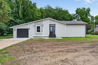 Building Photo - 2111 Timber Creek Dr