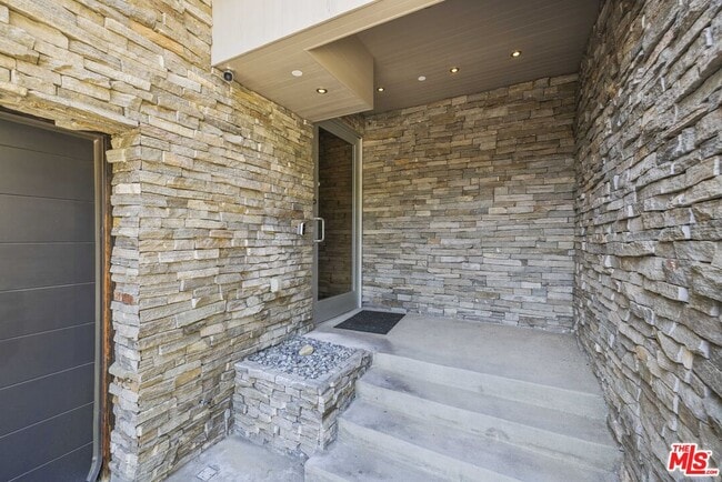 Foto del edificio - 2756 Westshire Dr