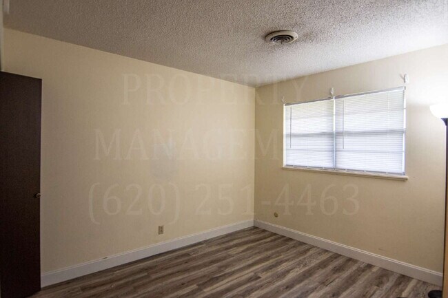 Foto del edificio - 2 Bedroom 1 Bath Coffeyville Apartment.