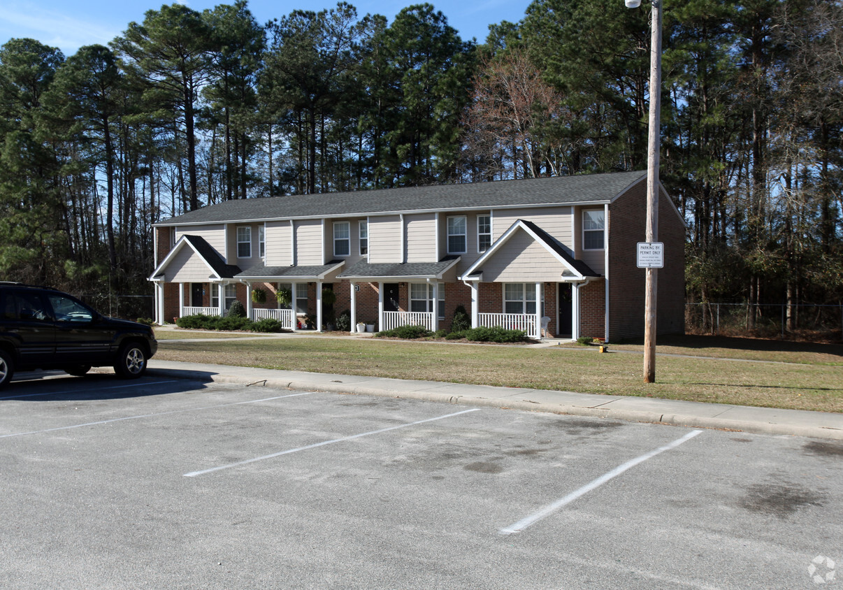 Primary Photo - Plantation Apartments