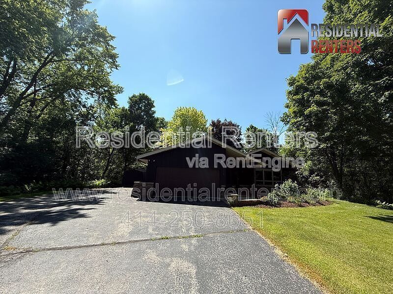 Building Photo - 11539 N Parkview Dr