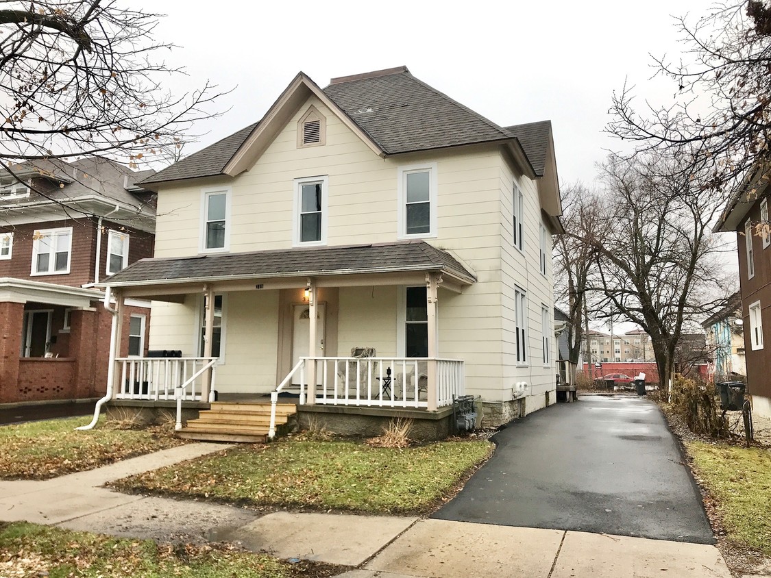 319 Arlington St Unit 1 Waukesha Wi 53186 Apartment For Rent In Waukesha Wi Apartments Com