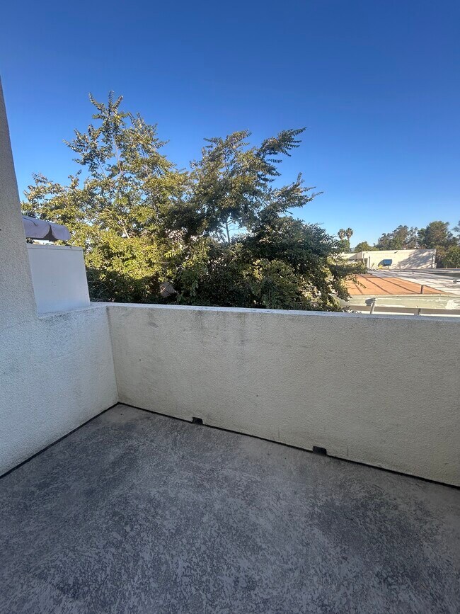 Foto del edificio - 15643 Wyandotte St