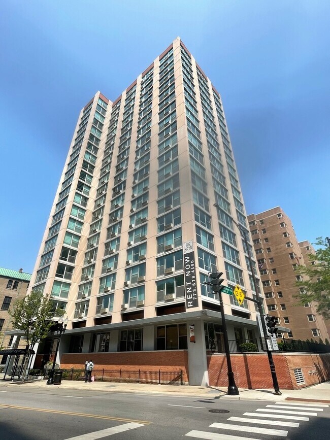 Building Photo - 5600 N Sheridan Rd