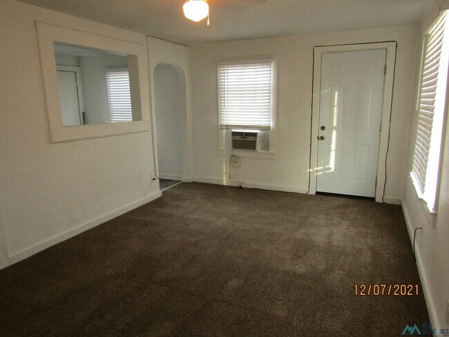 Foto del edificio - 604 W Dallas Ave