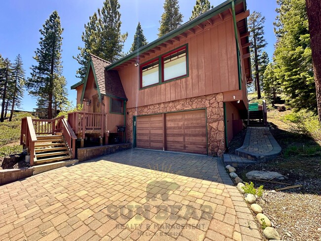 Building Photo - Beautiful Mountain Home w 2 Car Garage!