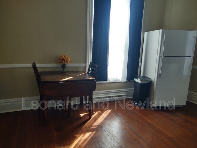 Foto del edificio - 1330 Maple Ave
