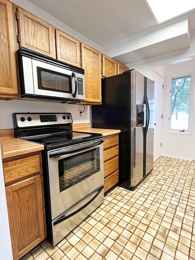 Foto del edificio - 3421 Corvus Place