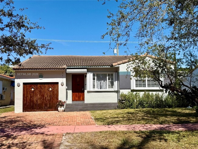 Building Photo - 1185 Biarritz Dr