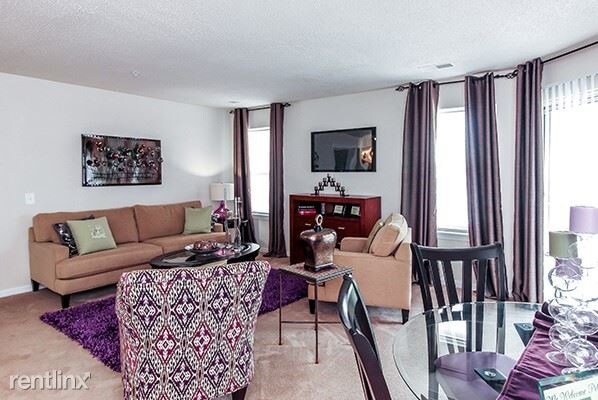 Foto del edificio - 2420 Bibury Ln