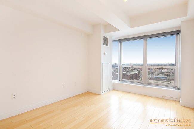 Building Photo - 302 2nd St