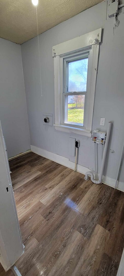 Building Photo - Spacious 4 Bedroom 1 Bath, Move in Ready, ...
