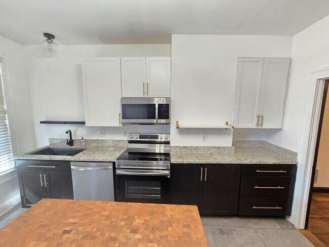 Foto del edificio - Beautiful 3 Bedroom 2 Bathroom East Baltim...