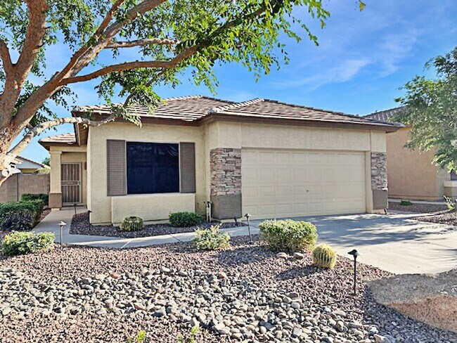 Foto del edificio - Solar makes this home a bargain!!