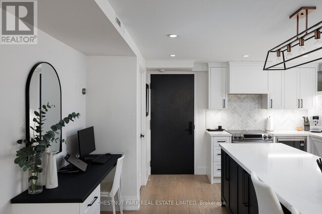 Building Photo - 40 Oaklands Ave