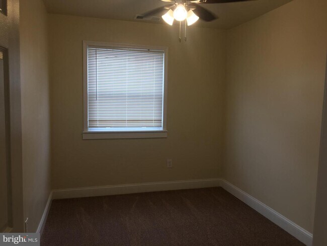 Building Photo - 10841 Academy Rd