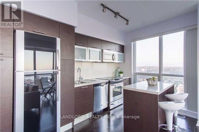 Photo du bâtiment - 386-3386 Yonge St