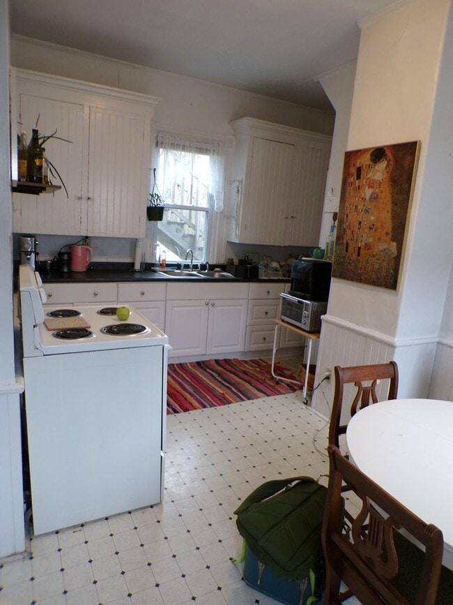 Building Photo - 15 Pond St