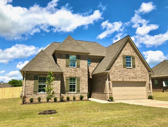 Foto principal - 90 Fairway Hills Dr