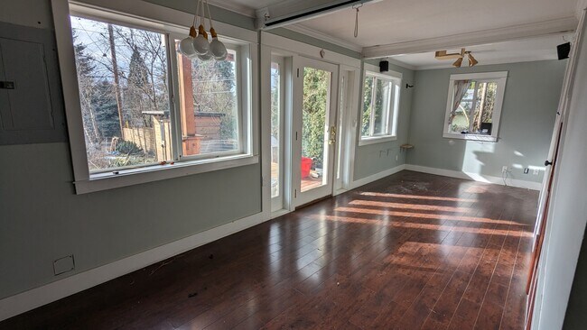 Living room - 4525 SE Malden Dr