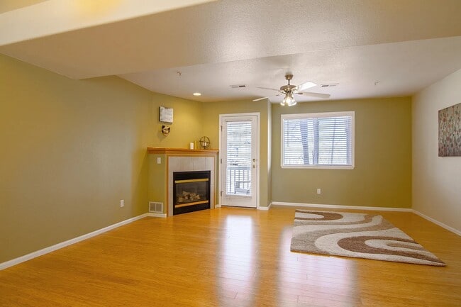 Foto del edificio - 4973 Noble Park Pl
