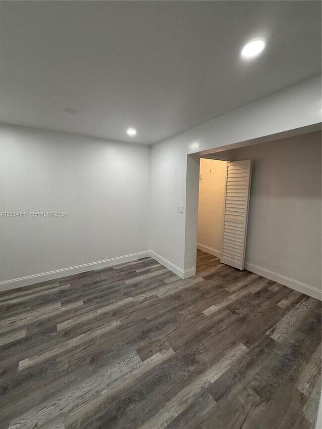Foto del edificio - 2161 NW 26th Ave