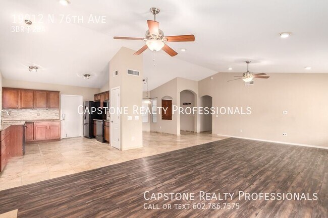 Building Photo - Lovely 3 Bedroom 2 Bath Unit Ready for Imm...