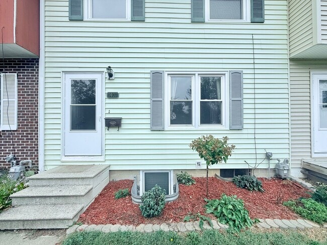 Foto del edificio - 4-Bed Townhome in Cedar Falls