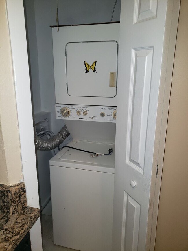 Foto del edificio - Nice and Spacious Condo 2Bed/1Bath