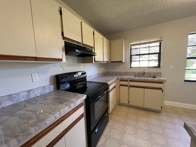 Building Photo - Sebastian Single Family home