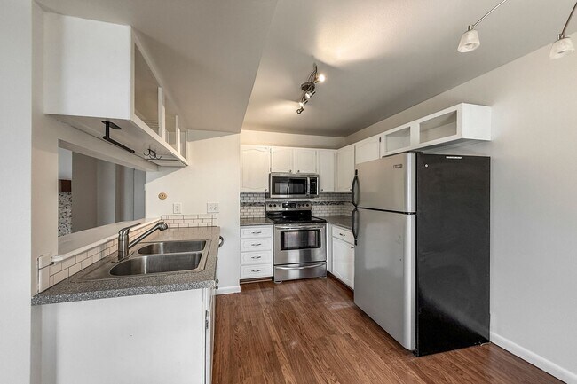 Building Photo - 3747 Talisman Pl