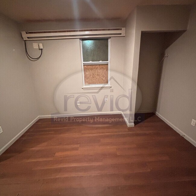Building Photo - Move In Special! Half off First Months Rent!
